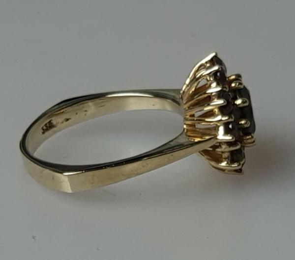 Granatsteinring aus 333er Gold, Größe 54, Gewicht: 4,1g
