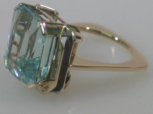 Aquamarin Edelsteinring mit 11,5 ct aus 585er Gold, Größe 51, Gewicht: 6,4g