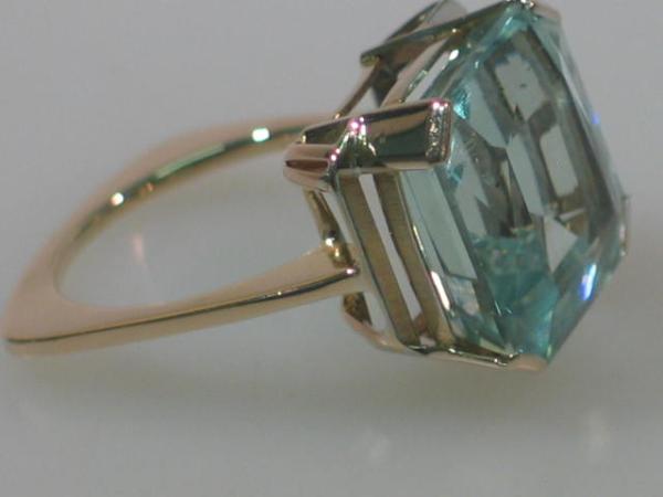 Aquamarin Edelsteinring mit 11,5 ct aus 585er Gold, Größe 51, Gewicht: 6,4g
