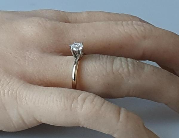 NEU Exclusiver Brillantsolitär mit 0.50 ct., 585er Gold Echtheitszertifikat, Größe 53