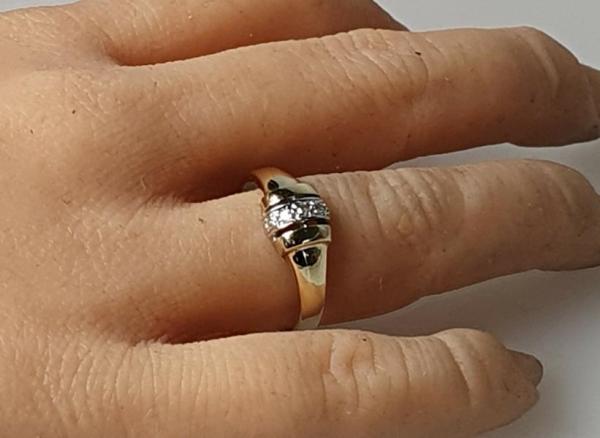 Diamantring aus 585er Gold mit 3 Diamanten, Größe 55, Gewicht: 2,8g