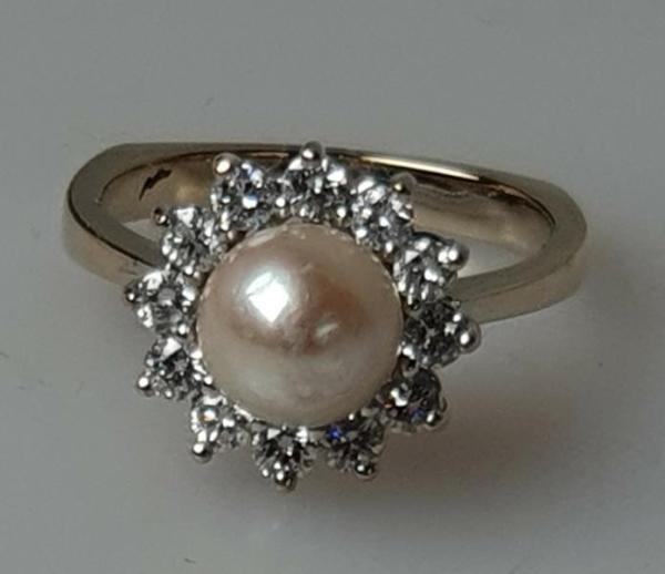 Halo Schmuckring aus 750er Gold mit Perle und 12 Diamanten, Größe 58, Gewicht: 7,3g