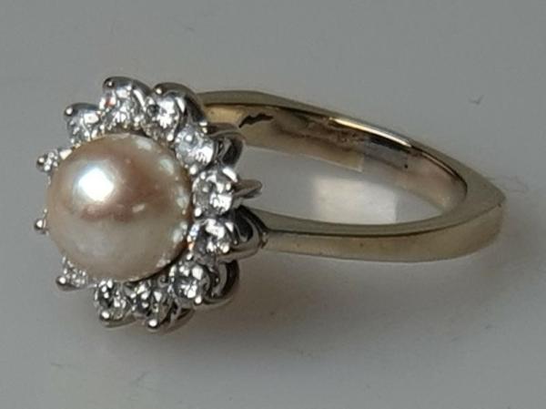 Halo Schmuckring aus 750er Gold mit Perle und 12 Diamanten, Größe 58, Gewicht: 7,3g
