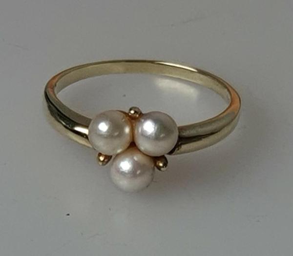 Perlenring mit drei Perlen aus 585er Gold, Ringgröße 56 , Gewicht: 2,5g