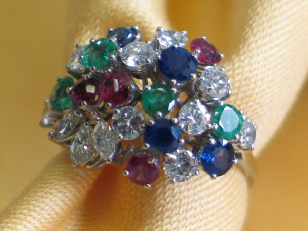 Neuwertiger Diamantring 1.02 ct., 585 Weißgold, 4 Rubinen, Smaragde, Saphire, Größe 57, 8,8g