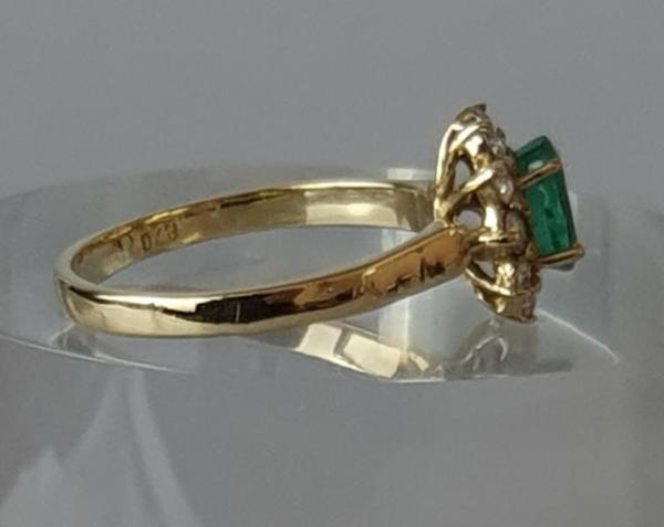 Smaragdring mit Diamantenkranz, 750er Gelbgold, Größe: 53, Neuwertig!