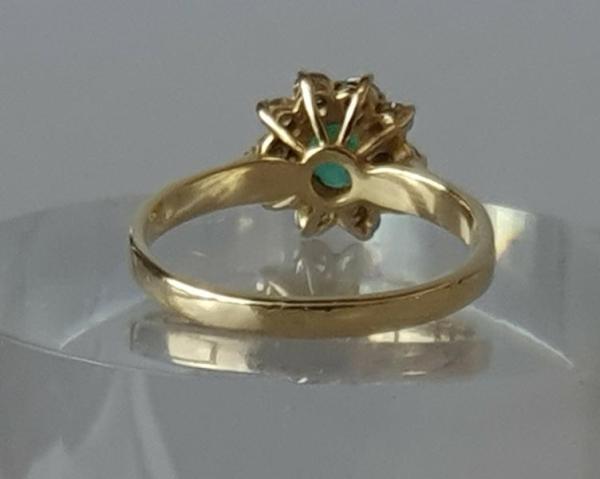 Smaragdring mit Diamantenkranz, 750er Gelbgold, Größe: 53, Neuwertig!