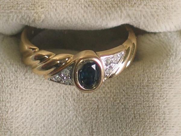 Ring aus 585er Gelbgold mit Saphir und 6 Diamanten, Größe 56, Gewicht: 3,3g