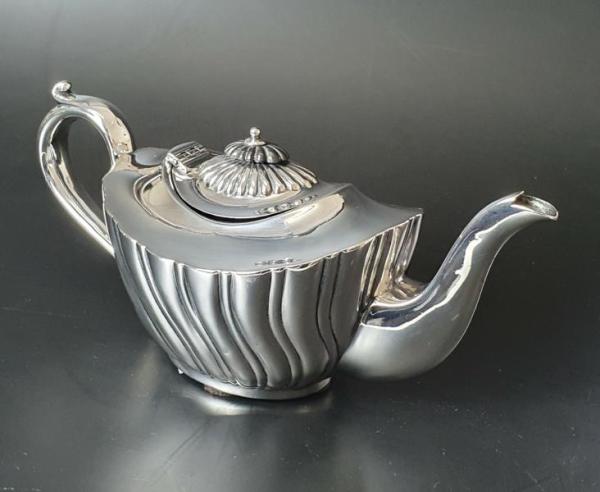 Antik: Teekanne Waterhouse Sheffiled U.K., Silver Plated, Gewicht: 250,0g