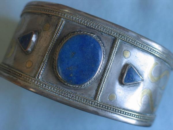 Armspange aus 800er Silber mit Lapislazuli Schmucksteinen, vergoldet Gewicht: 24,8 Gramm
