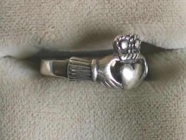 Hübscher Ring aus 925er Sterlingsilber, Größe 50 Gewicht: 2,4 Gramm