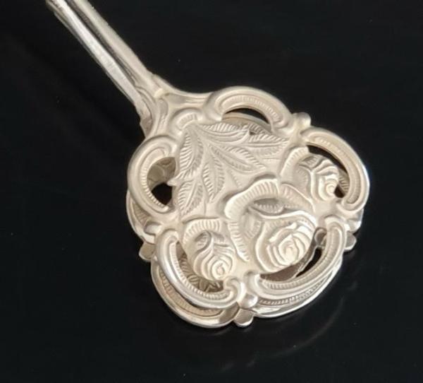 Gebäckzange Rosendekor Hildesheimer Rose versilbert 100er Auflage unbenutzt in der Originalverpackung