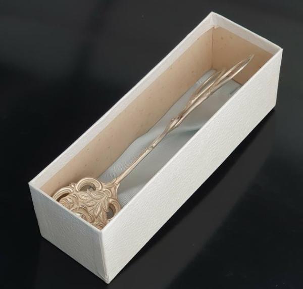 Gebäckzange Rosendekor Hildesheimer Rose versilbert 100er Auflage unbenutzt in der Originalverpackung