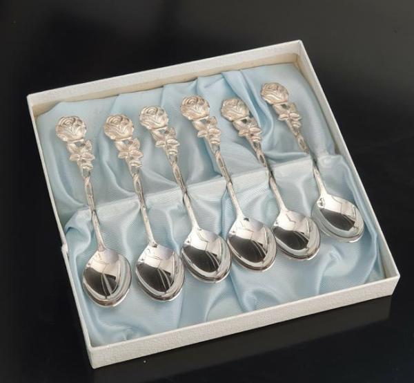 6 tlg. Kaffeelöffel Set Rosendekor Hildesheimer Rose versilbert 100er Auflage unbenutzt in der Originalverpackung