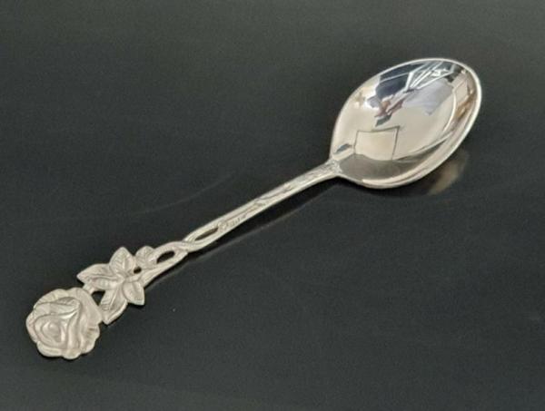 6 tlg. Kaffeelöffel Set Rosendekor Hildesheimer Rose versilbert 100er Auflage unbenutzt in der Originalverpackung