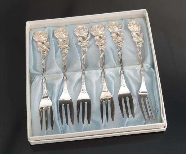6 tlg. Kuchengabel-Set Rosendekor Hildesheimer Rose versilbert 100er unbenutzt in der Originalverpackung