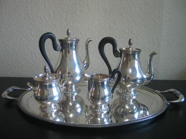 Vintage: Christofle Malmaison 5 teiliges versilbertes Kaffee u. Tee Service mit großem Tablett, sehr selten