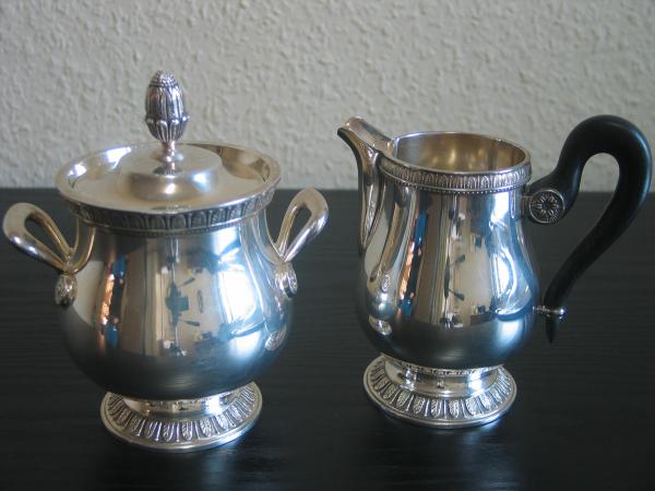 Vintage: Christofle Malmaison 5 teiliges versilbertes Kaffee u. Tee Service mit großem Tablett, sehr selten
