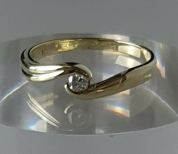 Eleganter Brillantsolitär mit 0.11 Karat, 585er Gold, Größe 56, Gewicht: 2,5g