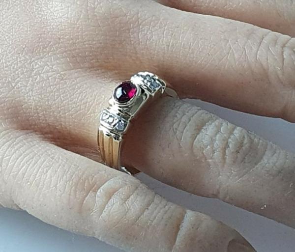 Rubinring Cabochon mit 6 Diamanten, 585er Gold, Größe 55, Gewicht: 4,8g