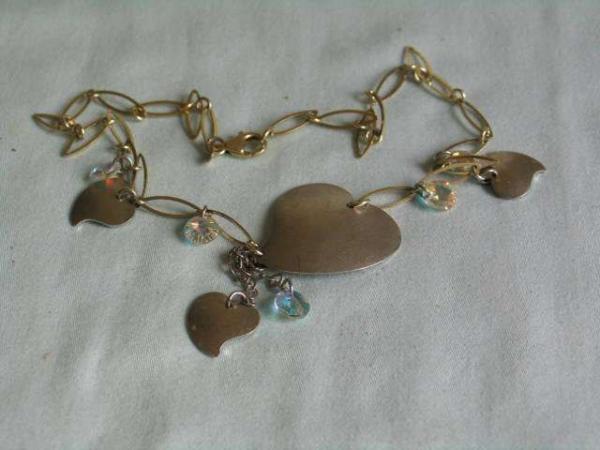 Hübsche Herz Halskette mit kleinen Schmucksteinen 42 cm