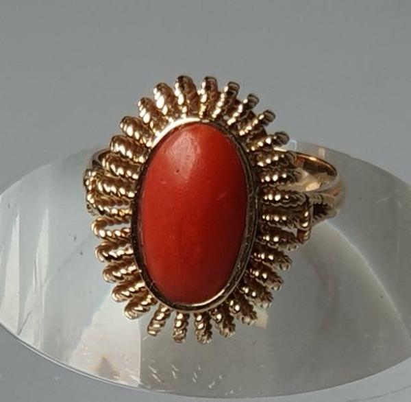 Vintage Phantastischer Ring aus 750er Gold mit Koralle, Größe 60, Gewicht: 6,7g