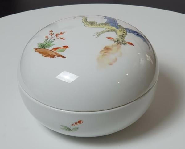 Vintage Meissen Deckeldose, rund, Drachen und Vogeldekor
