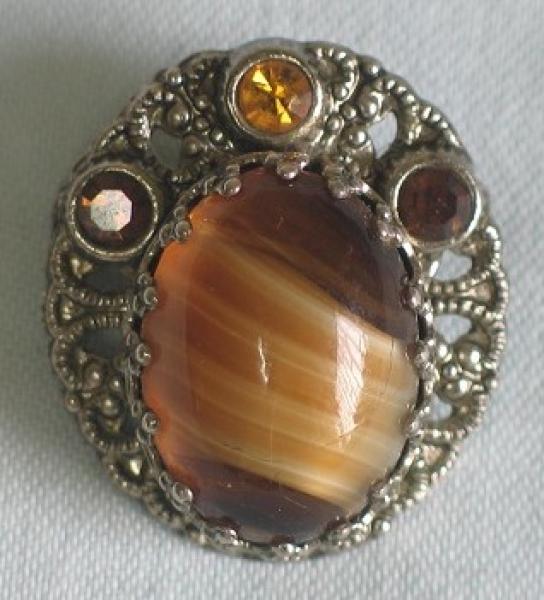 Brosche Tigerauge mit Schmucksteinen, versilbert