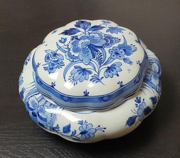 Vintage Delft Porzellan Deckeldose mit Blumenmuster De Porceleyne Fles