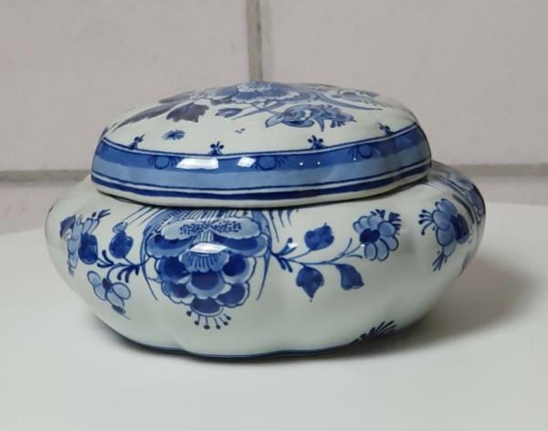 Vintage Delft Porzellan Deckeldose mit Blumenmuster De Porceleyne Fles