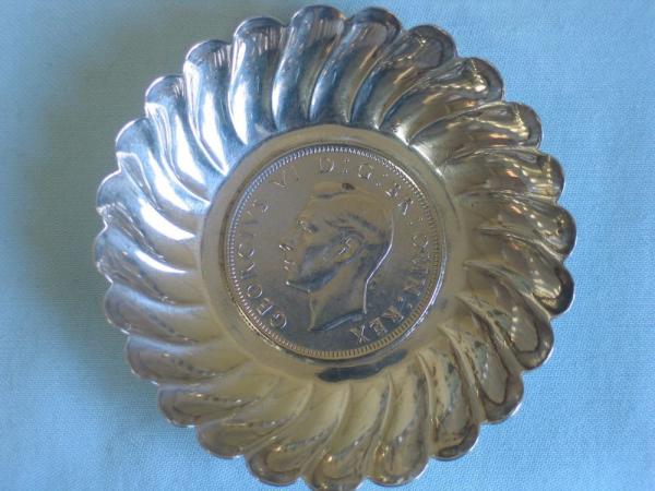 Münzboden Zierschälchen aus 800er Silber - Nachprägung - Half Crown George VI 1945 Gewicht: ca. 32,1 Gramm