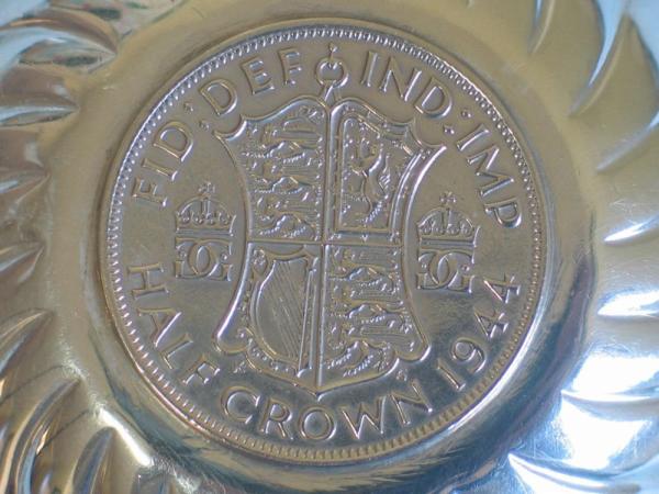Münzboden Zierschälchen aus 800er Silber - Nachprägung - Half Crown ca. 32,4 Gramm George VI - 1944