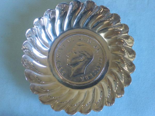 Münzboden Zierschälchen aus 800er Silber - Nachprägung - Half Crown ca. 32,4 Gramm George VI - 1944