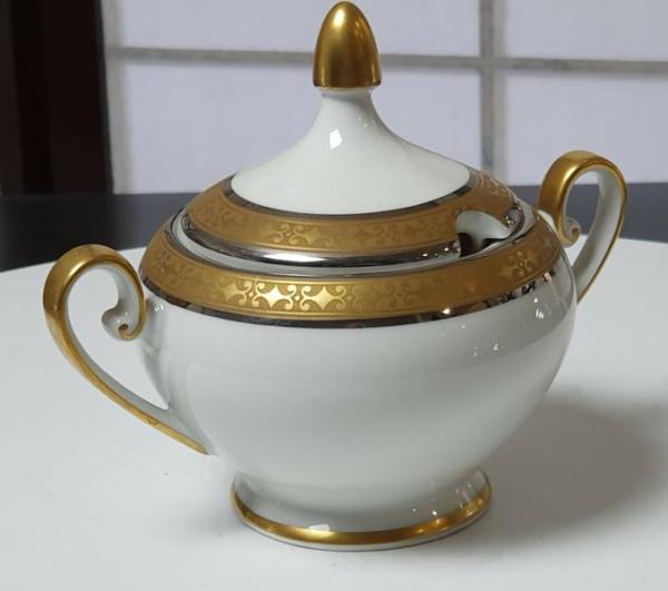 Vintage: Hutschenreuther Porzellan "Drache-Modell Exklusiv", Kaffeeservice 21 tlg. für 6 Personen