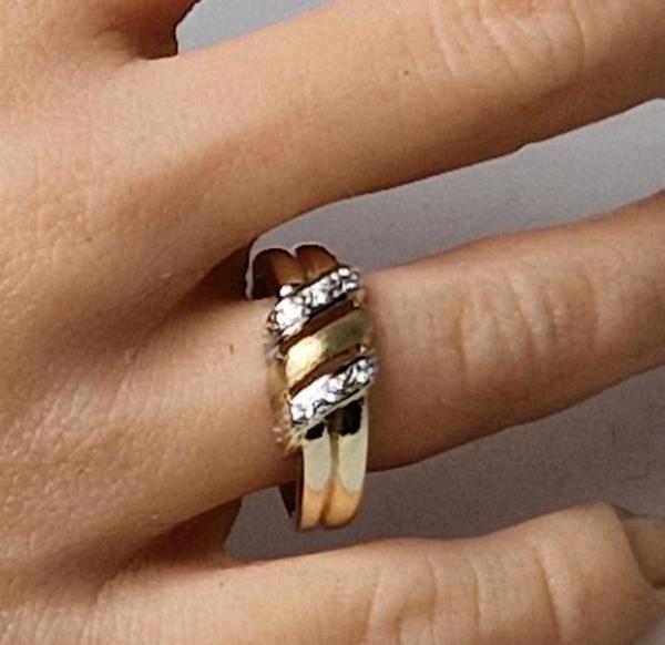 Diamantring aus 585er Gold mit mattiertem Mittelsteg, Größe 58, Gewicht: 3,6g