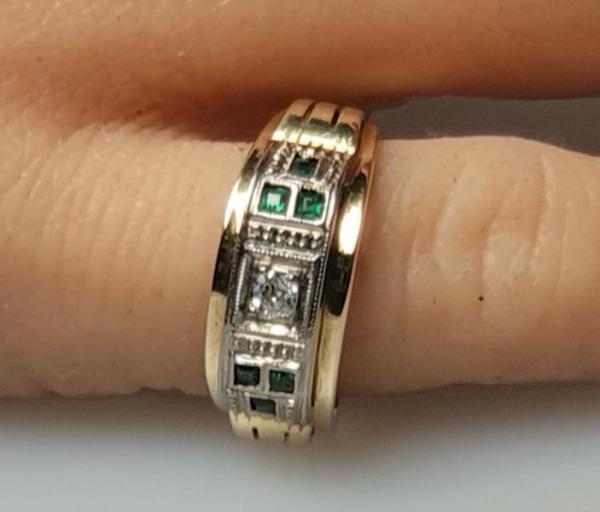 Diamant / Smaragdring aus 585er Gelbgold, 0.06 ct., Größe 50, Gewicht: 3,8g