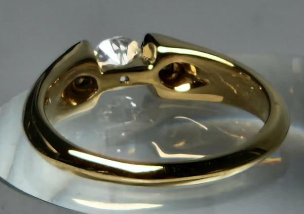 Eleganter Ring aus 585er Gelbgold mit Kristallsteinen, Größe 56, Gewicht: 3,5g