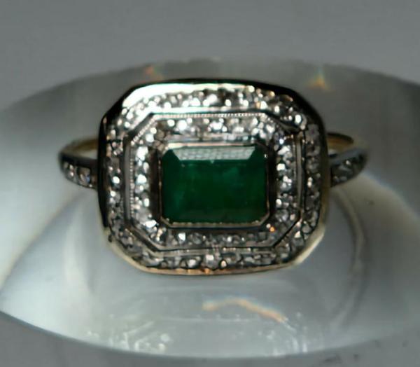 Antik Eleganter Smaragd / Diamantring 0.35 ct. aus 750er Gold, Größe 51, Gewicht: 3,5g