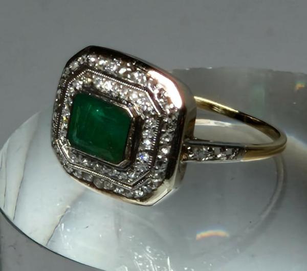 Antik Eleganter Smaragd / Diamantring 0.35 ct. aus 750er Gold, Größe 51, Gewicht: 3,5g