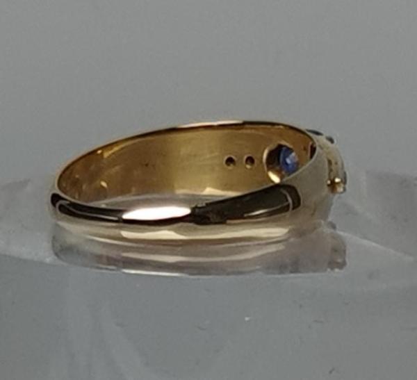 Saphir- Diamantring aus 585er Gelbgold, Größe 56, Gewicht: 3,1g
