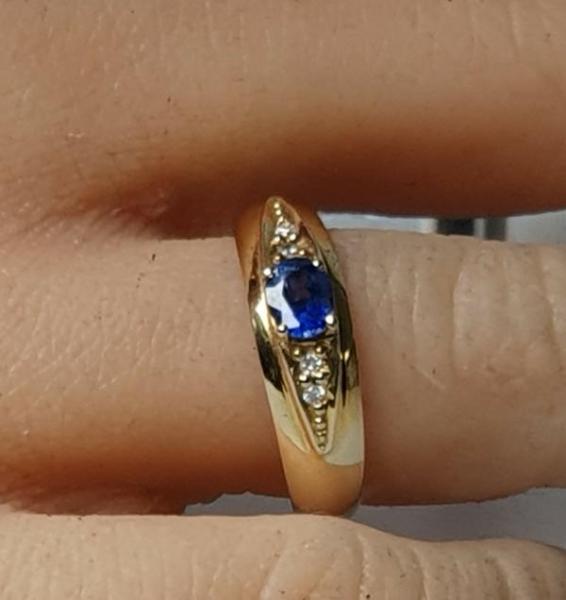 Saphir- Diamantring aus 585er Gelbgold, Größe 56, Gewicht: 3,1g