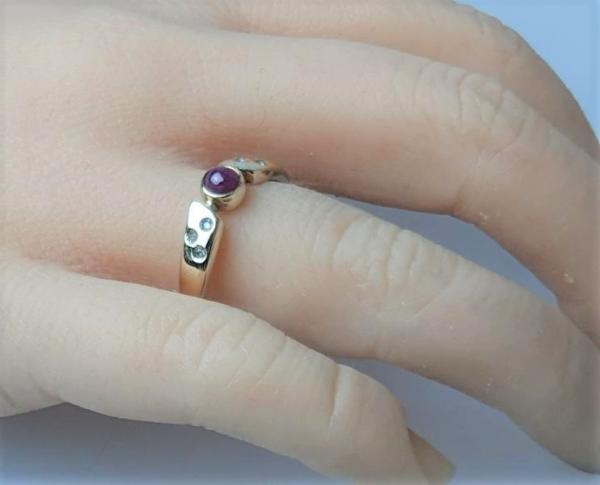 Rubin- Diamantring aus 333er Gold, Größe 55, Gewicht: 2,7g