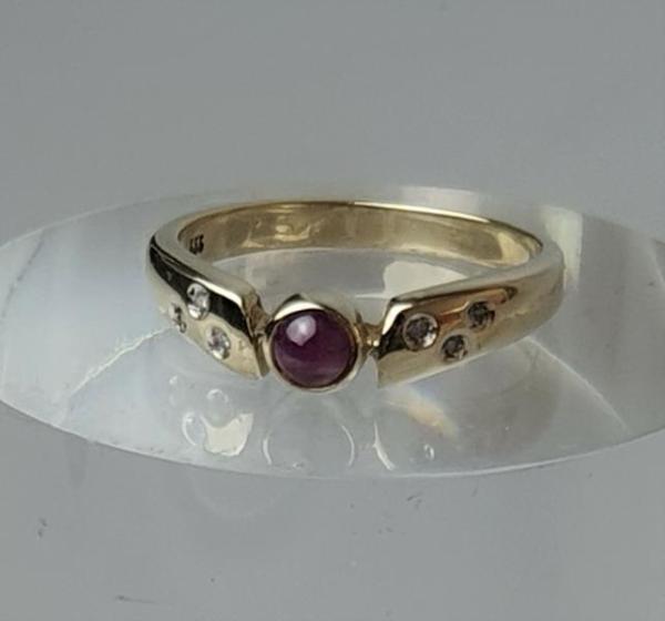 Rubin- Diamantring aus 333er Gold, Größe 55, Gewicht: 2,7g