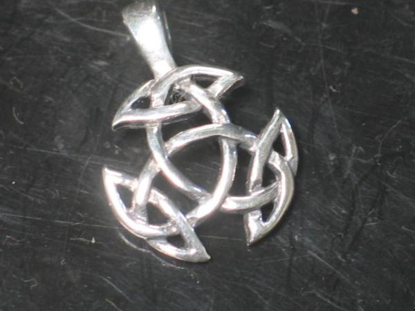 Anhänger "Keltischer Knoten" aus 925er Sterlingsilber, Gewicht: 1,7g