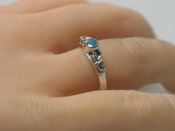 Ring aus 925er Sterlingsilber mit türkisem Schmuckstein, Größe 55, Gewicht. 2,0g