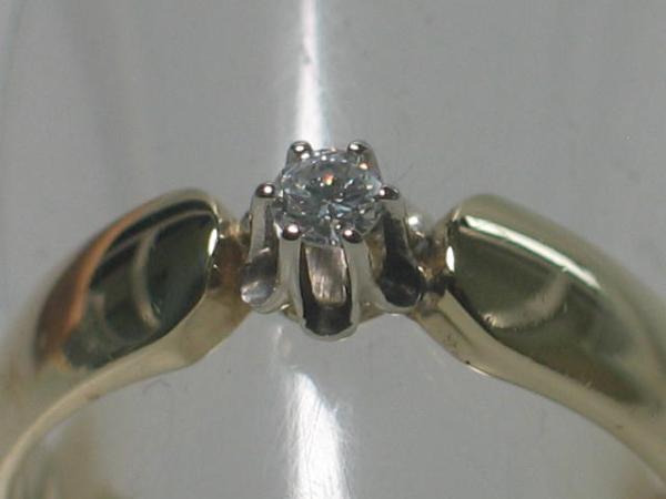 Brillantsolitär aus 585er Gelbgold mit einem Diamanten 0.10 ct., Größe 56, Gewicht: 4,2g