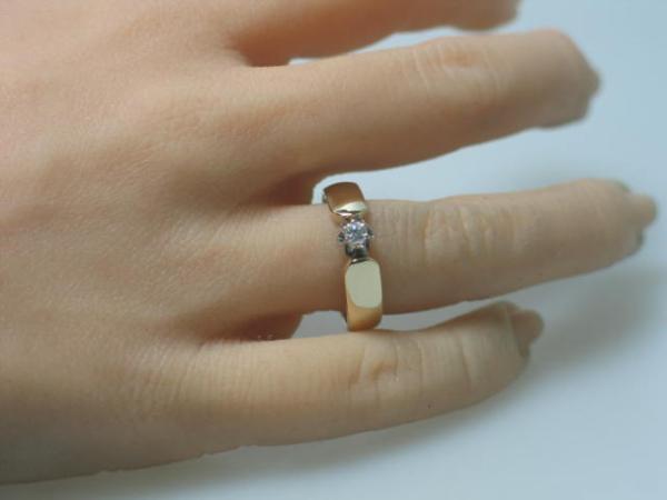 Brillantsolitär aus 585er Gelbgold mit einem Diamanten 0.10 ct., Größe 56, Gewicht: 4,2g