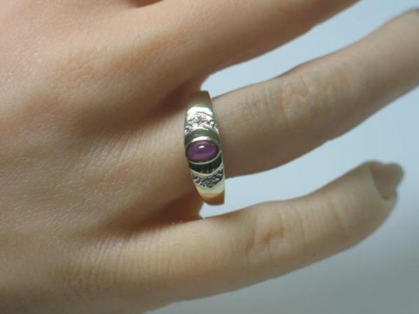 Rubinring mit Diamanten, 333er Gold, Größe 57, Gewicht: 2,1g