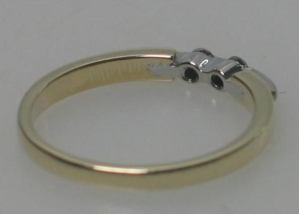 Feiner Diamantring aus 585er Gelb und Weißgold, Größe 53, Gewicht: 2,4g