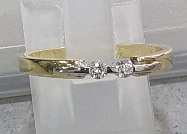 Feiner Diamantring aus 585er Gelb und Weißgold, Größe 53, Gewicht: 2,4g